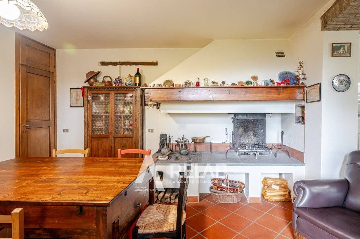 Casale storico con uliveto sulle colline toscane, foto 7